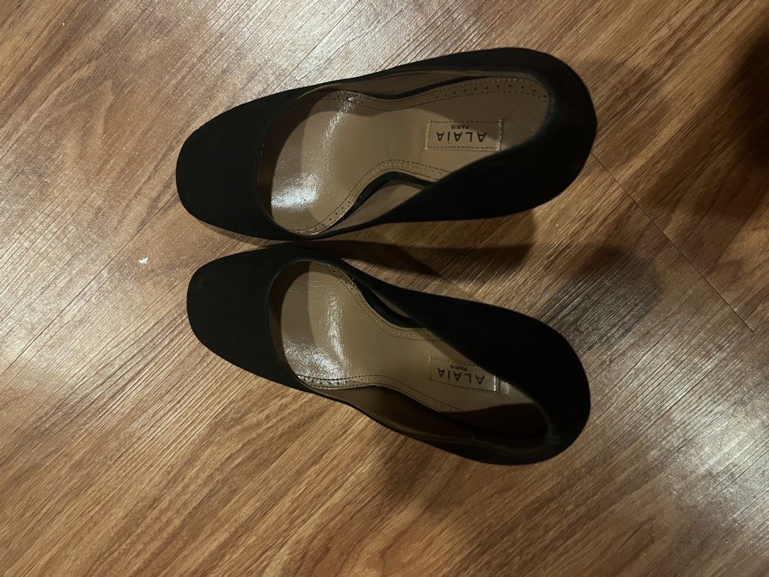 [RUSH] Great Condition ALAIA Black Pumps (Category: Heels) located in Quezon City. Submitted by reigniris (Listing ID 1426343226, Image 2). Description: - ALAIA Black Pumps - Size: EU 35 / UK 2 / US 4 - Sleek and elegant design - Perfect for any occasion - 22 cm (im size 6 and fits me).