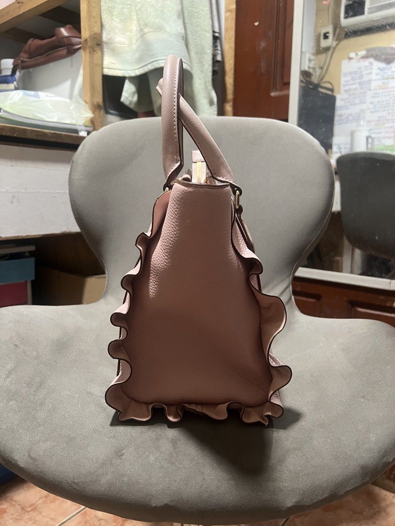 Samantha Vega Flutter Bag (Category: Luxury Bags & Wallets) located in Manila. Submitted by luxeonthego (Listing ID 1426349558, Image 2). Description: Samantha Vega Flutter Bag bought in Book Off Japan. Item is in very good condition. Used only once after purchase in Japan. No other inclusions. What you see is what you get. Price inclusive of SF (Lalamove or LBC).