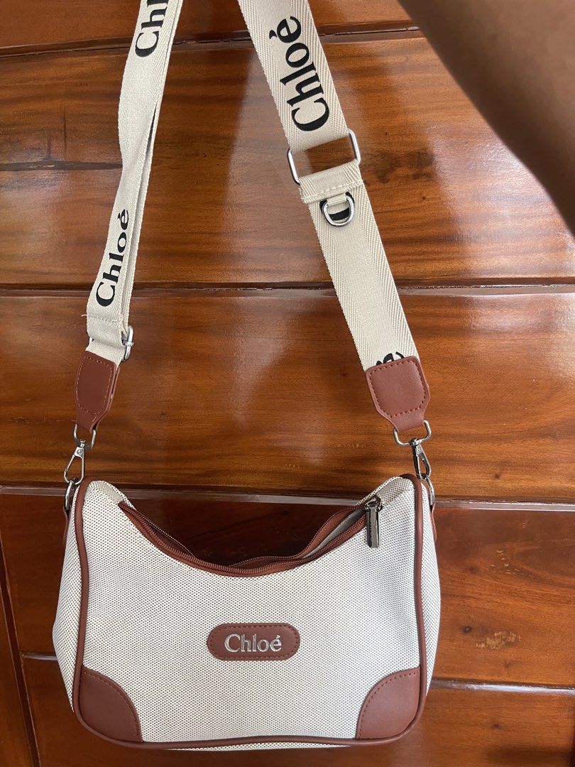 Shoulder bag or Cross Body bag (Category: Shoulder Bags) located in Manila. Submitted by helloluckyme (Listing ID 1426308817, Image 1). Description: This is still like new since it was never used. .