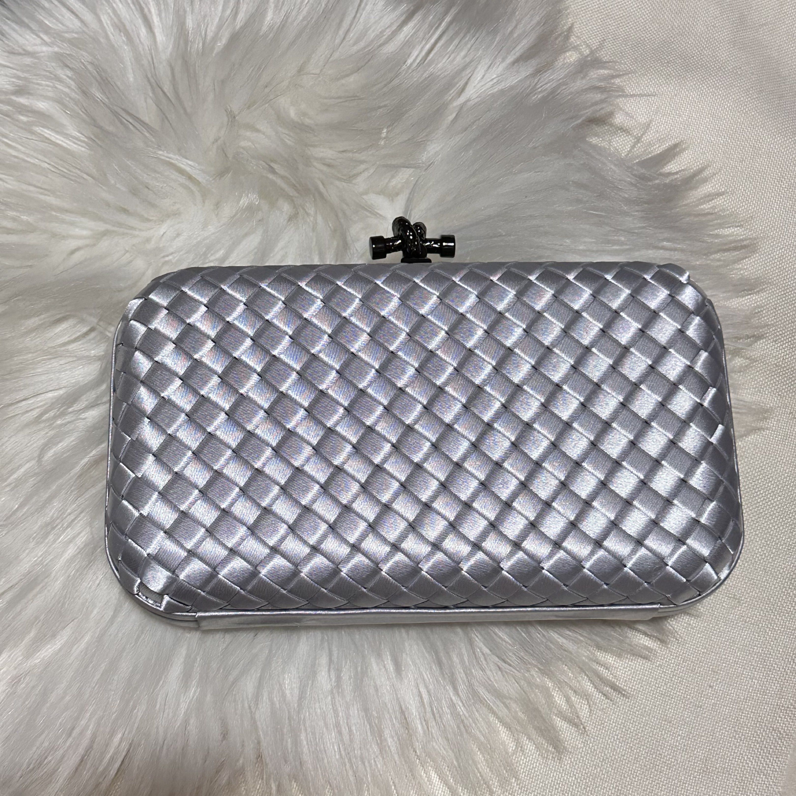 Silver Woven Fabric Clutch Bag (Category: Clutches) located in Marikina City. Submitted by sol.collective (Listing ID 1426261296, Image 1). Description: 20*5.5*12.5cm ▪️can fit up to iPhone Pro Max ▪️color varies from different lighting ▪️actual photos of product posted ▪️can do same-day delivery 💵 Mode of Payment: BPI or GCash PASS TO LOW-BALLERS ‼️ .