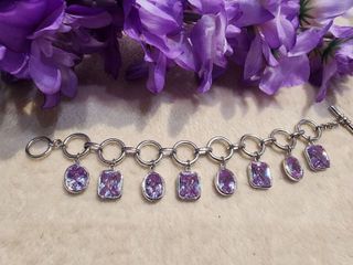 (Category: ) located in . Submitted by royal_treasure_trove (Listing ID 1426253933, Image 1). Description: .