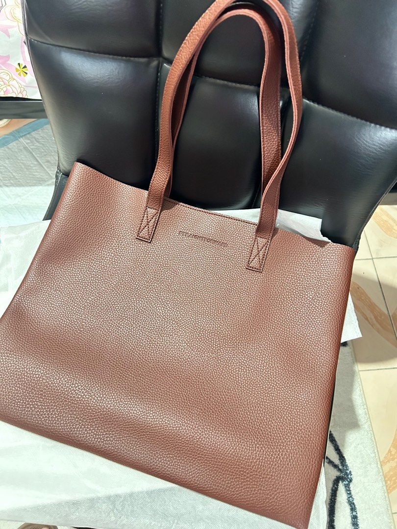 Straightforward Landscape Tote (Pebble Texture) (Category: Shoulder Bags) located in Quezon City. Submitted by secondglanceph (Listing ID 1426255241, Image 1). Description: Used only once for my 14” laptop Straightforward Landscape Tote (Pebble Texture) Rfs: WFH.