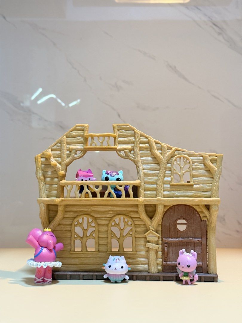 Sylvanian House Lodge (Category: Figurines & Statues) located in Bulacan. Submitted by makelearningfun (Listing ID 1426302414, Image 1). Description: Figures not included Can be used as pretend house.