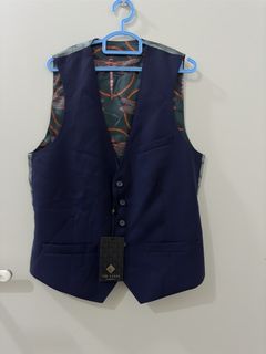 (Category: ) located in . Submitted by wardrobedeals (Listing ID 1426369118, Image 1). Description: .
