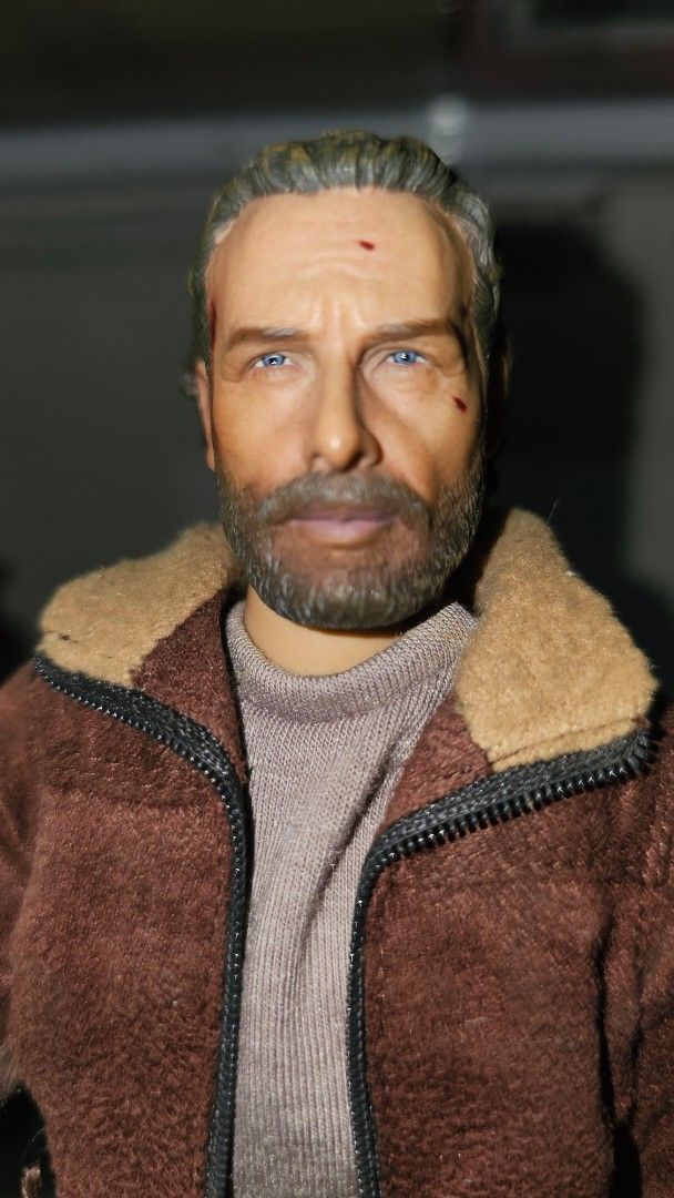 Threezero The Walking Dead / DLX The Walking Dead Rick Grimes (Category: Figurines & Statues) located in Legazpi City. Submitted by hirumaspage (Listing ID 1426315610, Image 2). Description: Complete Accessories. BIB .