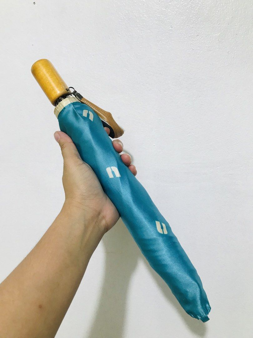 UNGARO UMBRELLA (Category: Umbrellas) located in Gamu. Submitted by 2022bagsbunny (Listing ID 1426325972, Image 1). Description: .