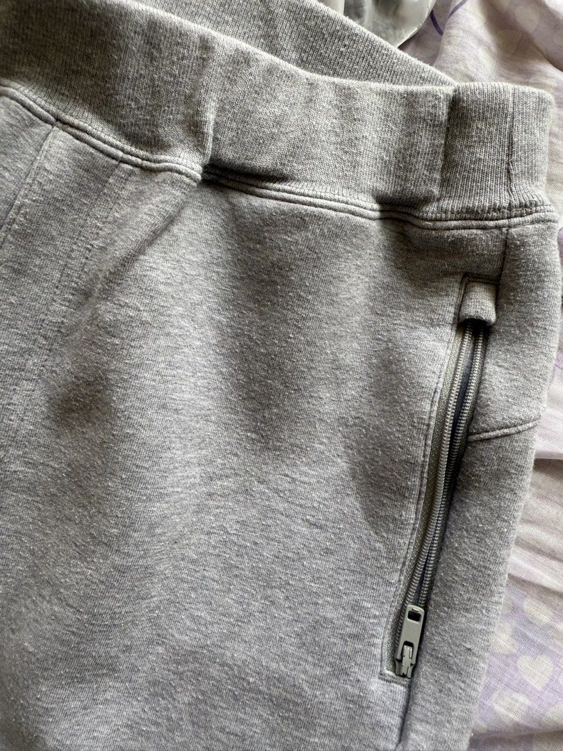 Uniqlo Jogger Sweatpants (Category: Babies & Kids Fashion) located in Panglao. Submitted by whatsdbuzz (Listing ID 1426279557, Image 2). Description: Uniqlo Sweatpants/Jogger size 160 kids fits 10-14 y0.