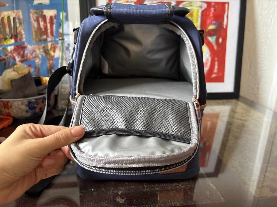 V-Coool Insulated Breastmilk Cooler Bag (Category: Breastfeeding & Bottle Feeding) located in Makati City. Submitted by patriciapb (Listing ID 1426219644, Image 3). Description: Good condition, only used for travel for one round trip flight. Originally bought from Rustan's. Ships from cebu city. Can be picked up also. .