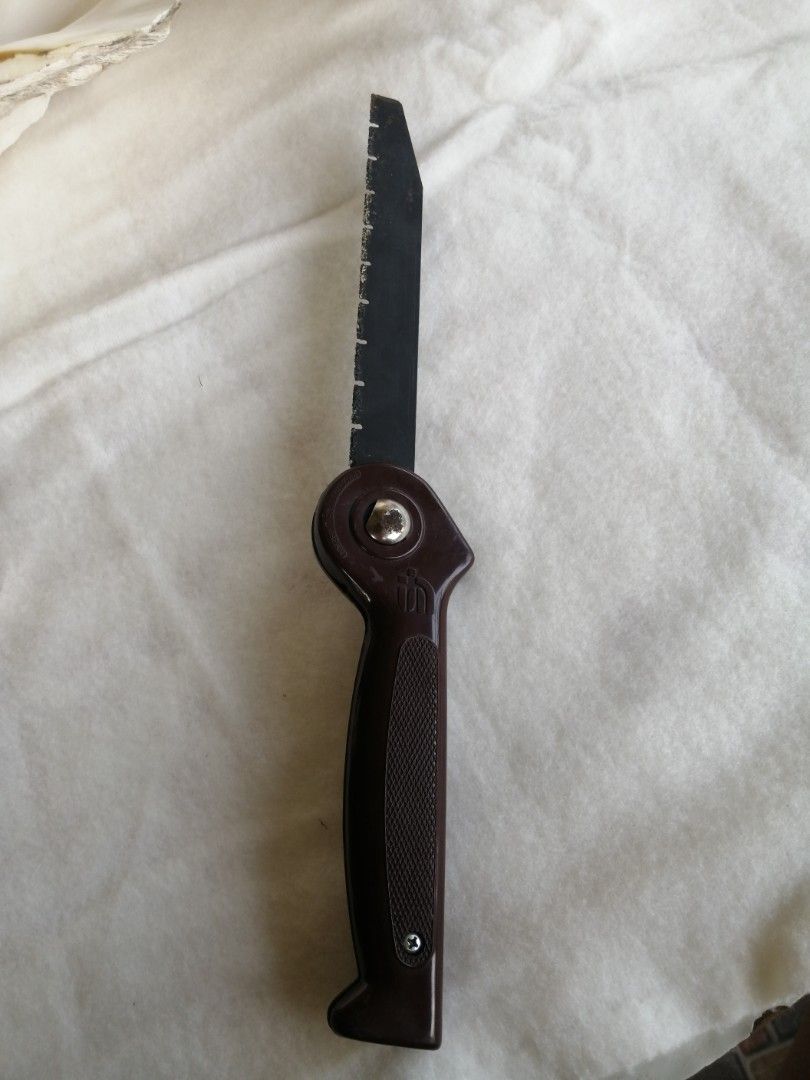 Vintage Folding Hand Saw Japan (Category: Construction Tools & Equipment) located in Liloan. Submitted by aidolcapz88 (Listing ID 1426253985, Image 3). Description: Vintage folding hand saw. Features a brown handle and a black blade. The blade can be folded into the handle. Great for camp survival or hunting. The saw has a unique design with a circular mechanism for folding.Size blade 7.5".blade to handle 15"..bagay to sa my garden pang pruning p