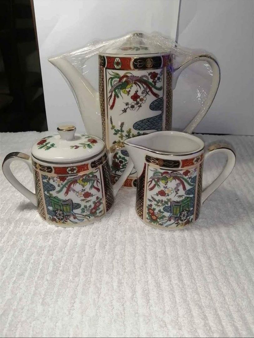 VINTAGE HERITAGE MINT IMARI TEA SETS JAPAN (Category: Other Kitchenware & Tableware) located in Liloan. Submitted by aidolcapz88 (Listing ID 1426266050, Image 1). Description: Take all 3pcs teapot, sugar pot(meron Lang crack sa handle see last Pic) & milk jug. .