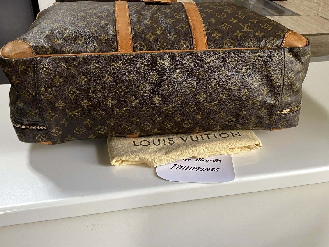 Vintage Lv sirius 55 suitcase (Category: Luxury Bags & Wallets) located in Tagum. Submitted by luxbagelyas (Listing ID 1426340617, Image 3). Description: good conition may nakasulat sa loob ,at may dirt maganda pa nmn malaki to mga 5days travel.