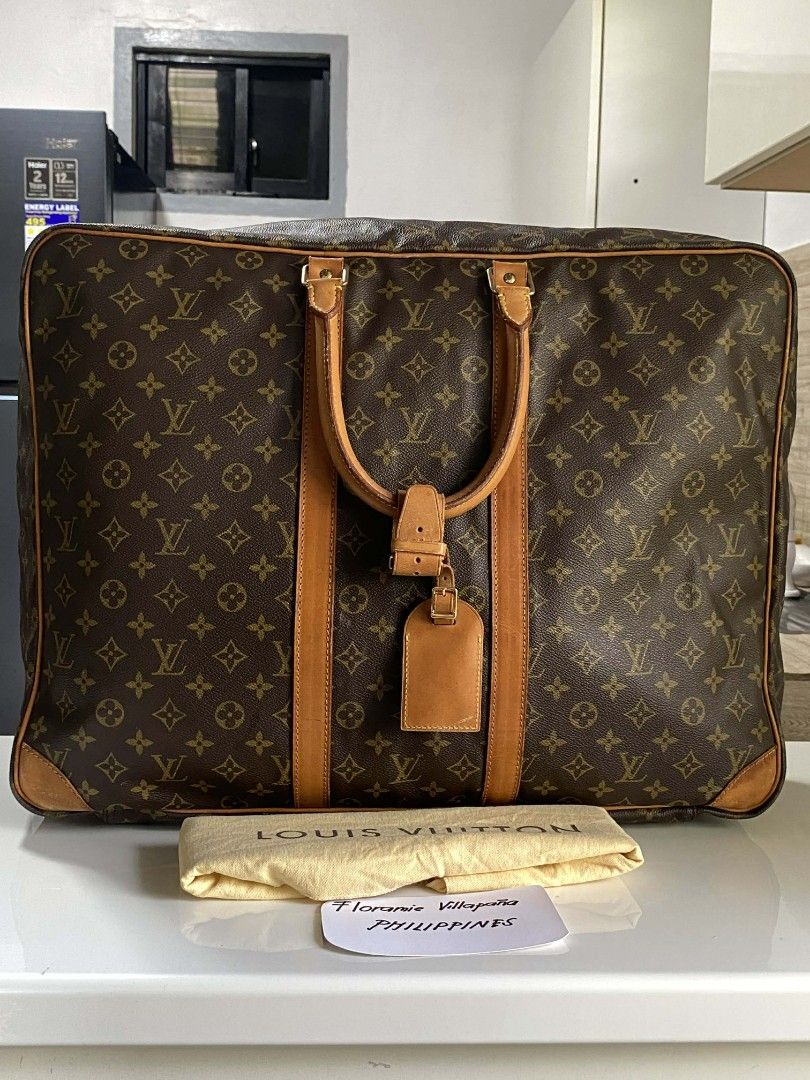 Vintage Lv sirius 55 suitcase (Category: Luxury Bags & Wallets) located in Tagum. Submitted by luxbagelyas (Listing ID 1426340617, Image 1). Description: good conition may nakasulat sa loob ,at may dirt maganda pa nmn malaki to mga 5days travel.