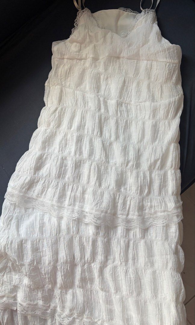 White Ruffled Maxi Dress (Category: Dresses) located in San Jose. Submitted by arakyer (Listing ID 1426188589, Image 2). Description: Brand New. Namali ako ng size ng order huhu.