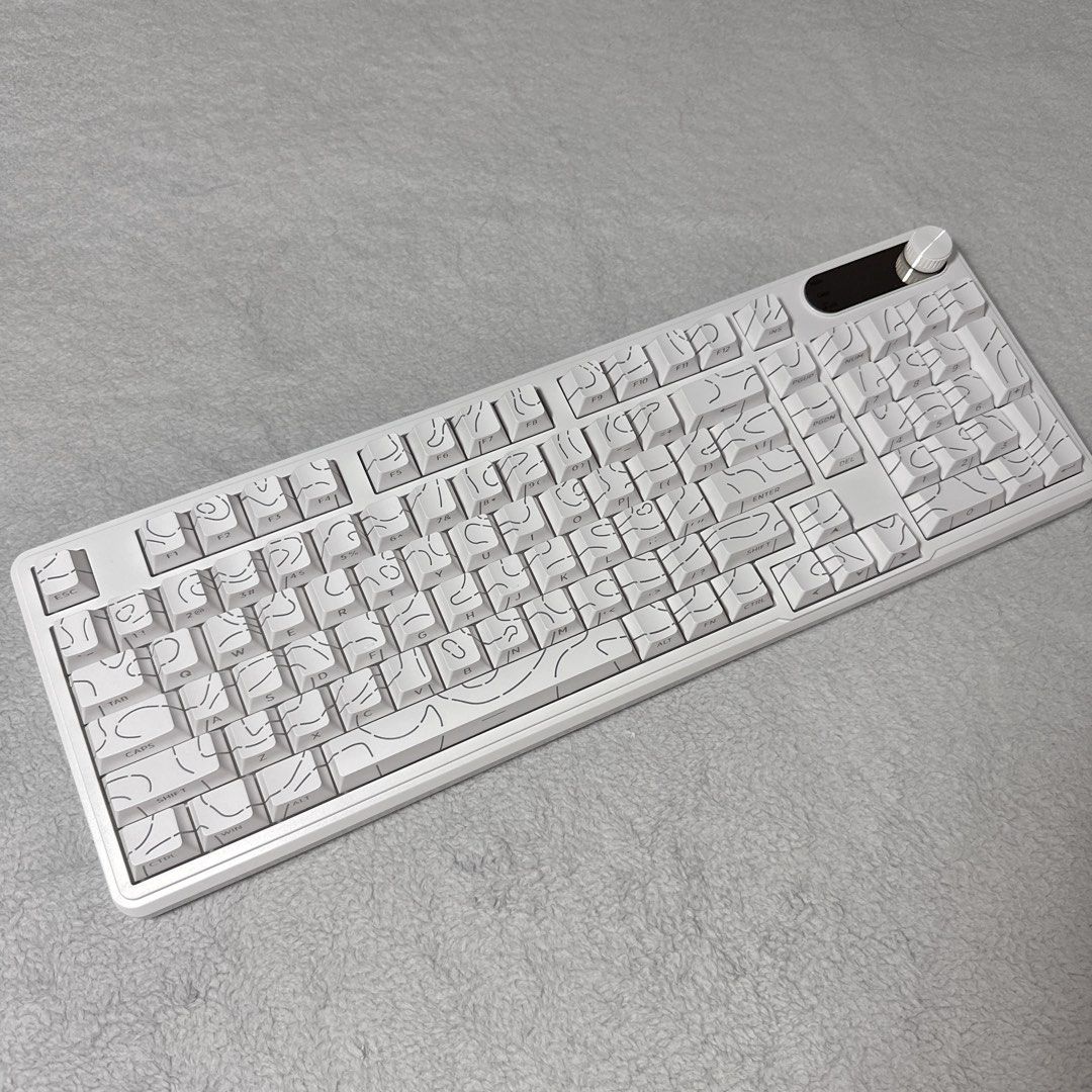 XVX K98 Gaming Keyboard (Category: Computer Keyboard) located in Paranaque City. Submitted by hershey_august (Listing ID 1426358658, Image 1). Description: Trimode connectivity .