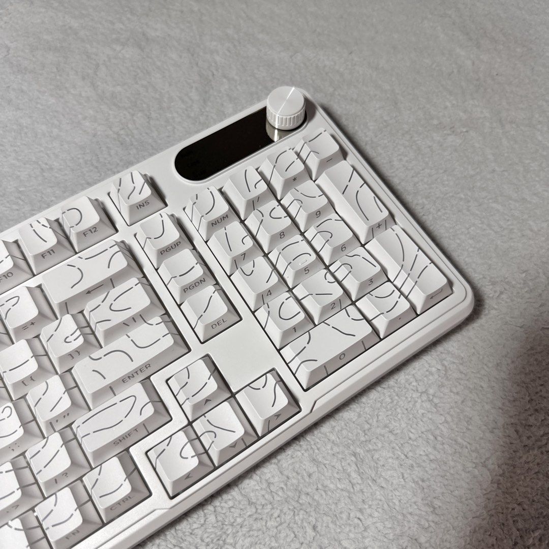 XVX K98 Gaming Keyboard (Category: Computer Keyboard) located in Paranaque City. Submitted by hershey_august (Listing ID 1426358658, Image 3). Description: Trimode connectivity .