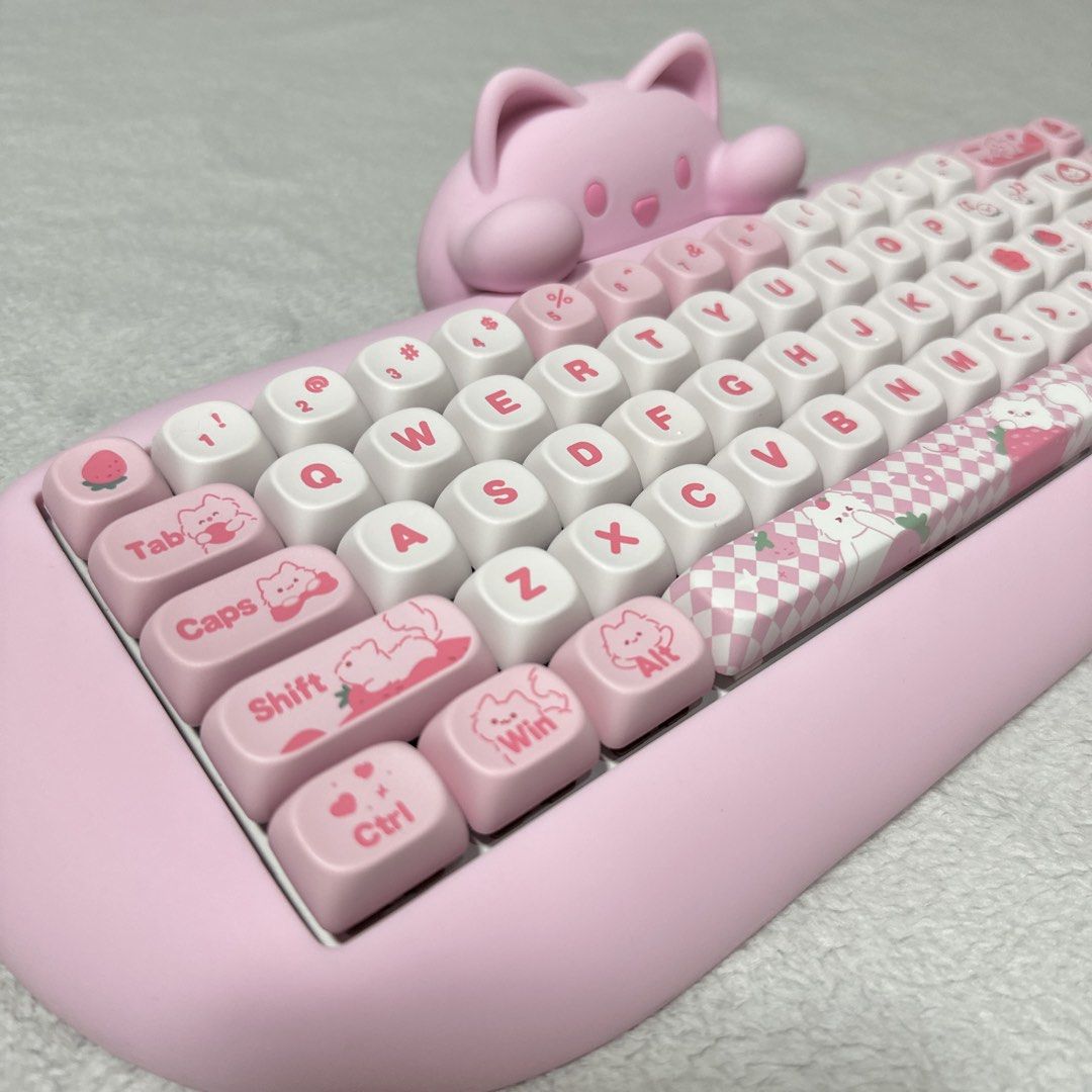 Yunzii C68 Cat Keyboard in Pink (Category: Computer Keyboard) located in Paranaque City. Submitted by hershey_august (Listing ID 1426358010, Image 2). Description: Trimode connectivity Unboxed Used once for content creation only.
