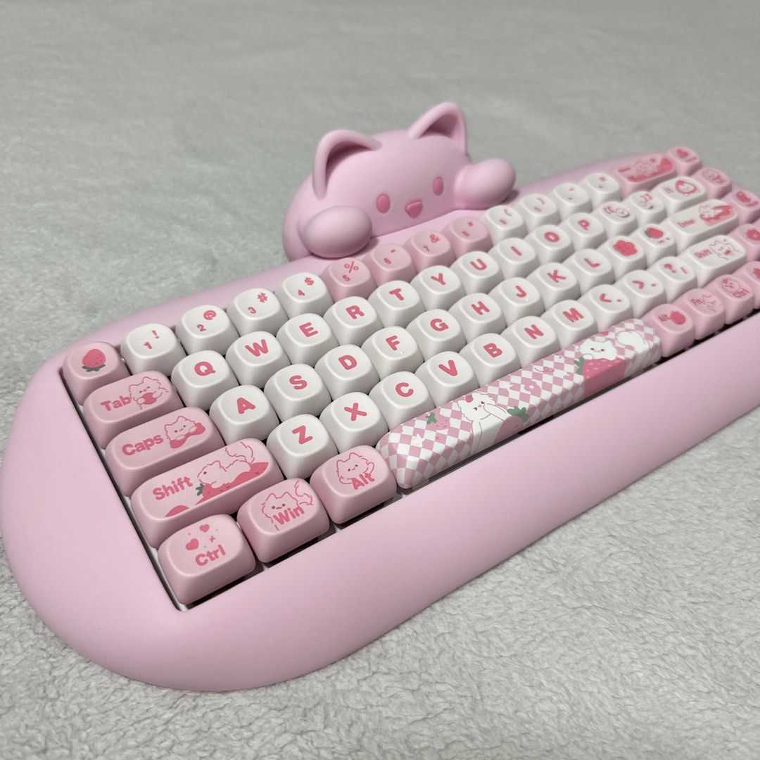 Yunzii C68 Cat Keyboard in Pink (Category: Computer Keyboard) located in Paranaque City. Submitted by hershey_august (Listing ID 1426358010, Image 1). Description: Trimode connectivity Unboxed Used once for content creation only.
