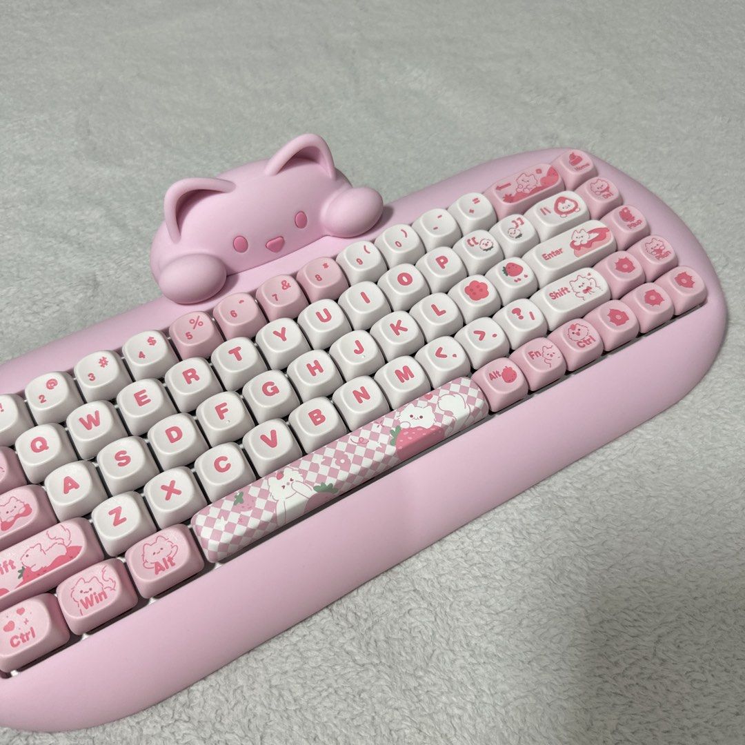Yunzii C68 Cat Keyboard in Pink (Category: Computer Keyboard) located in Paranaque City. Submitted by hershey_august (Listing ID 1426358010, Image 3). Description: Trimode connectivity Unboxed Used once for content creation only.
