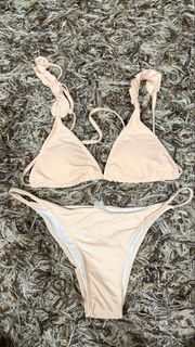 (Category: ) located in . Submitted by ysa.declutters (Listing ID 1426363387, Image 1). Description: .