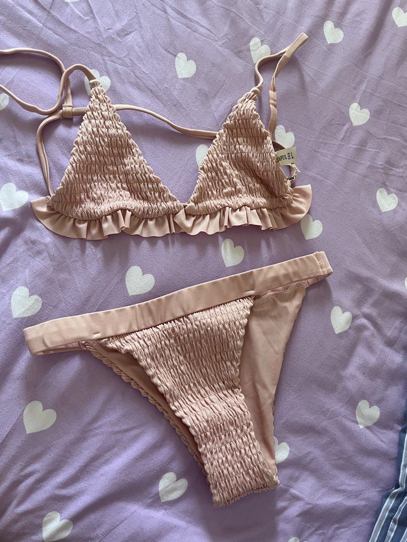 Zaful Smocked Bikini Set (Category: Bikinis & Swimsuits) located in Consolacion. Submitted by declutterwithzel (Listing ID 1426240279, Image 2). Description: -Never used -Bought online -Bikini is too revealing for my preference 🥲.