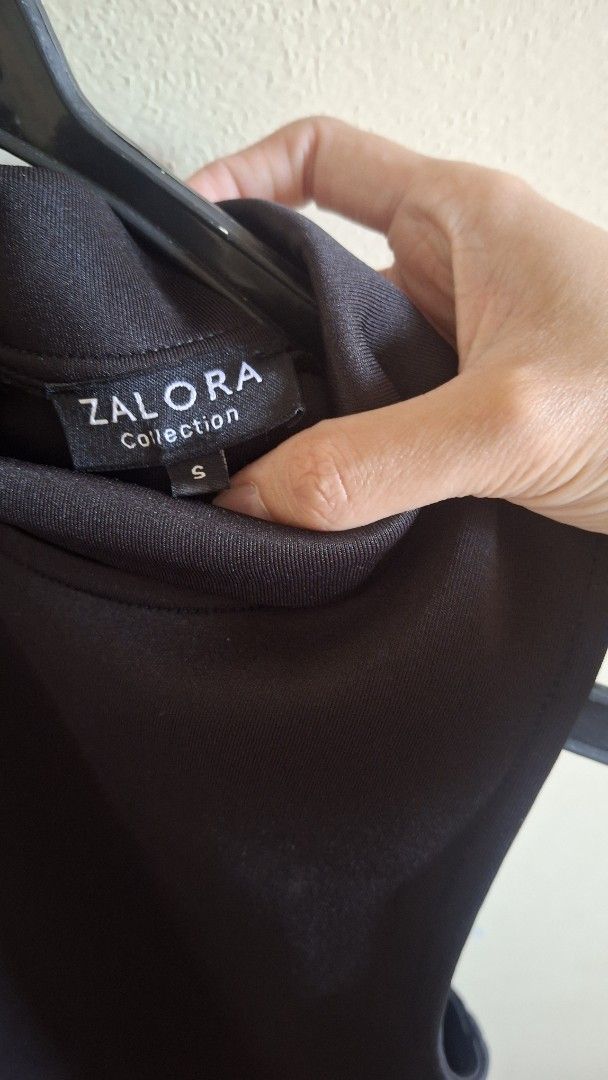 ZALORA Collection Sleeveless Top - Size S (Category: Sleeveless) located in Las Pinas. Submitted by mgr29 (Listing ID 1426244122, Image 3). Description: Black sleeveless top from ZALORA Collection. Features a zipper closure and a mock neck. The tag indicates a size S. It has a simple, modern design suitable for various occasions. made of thick neoprene very sosyal looking.