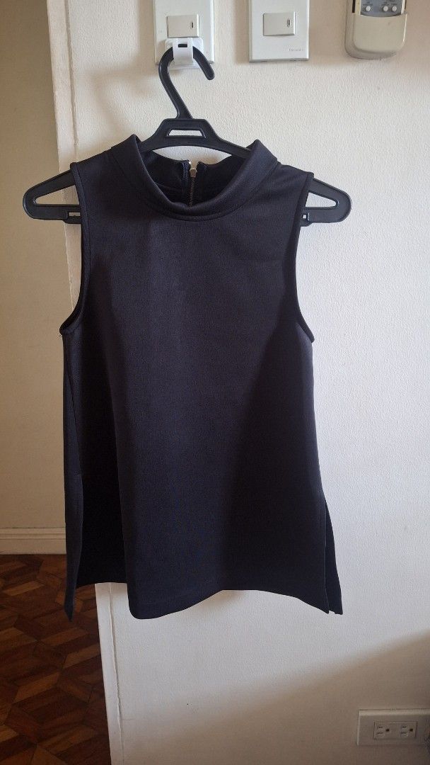 ZALORA Collection Sleeveless Top - Size S (Category: Sleeveless) located in Las Pinas. Submitted by mgr29 (Listing ID 1426244122, Image 1). Description: Black sleeveless top from ZALORA Collection. Features a zipper closure and a mock neck. The tag indicates a size S. It has a simple, modern design suitable for various occasions. made of thick neoprene very sosyal looking.