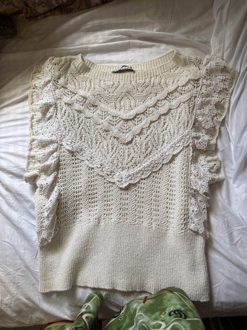 Zara beige crochet knit top (Category: Others Tops) located in Valenzuela. Submitted by hotchix14 (Listing ID 1426220978, Image 3). Description: .