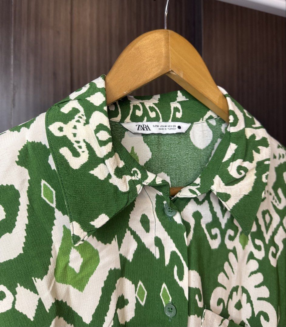 Zara Green Printed Maxi Dress (Category: Dresses) located in Manila. Submitted by keithhh16 (Listing ID 1426214142, Image 2). Description: Zara Dress Used once only Looks almost new / Excellent condition.