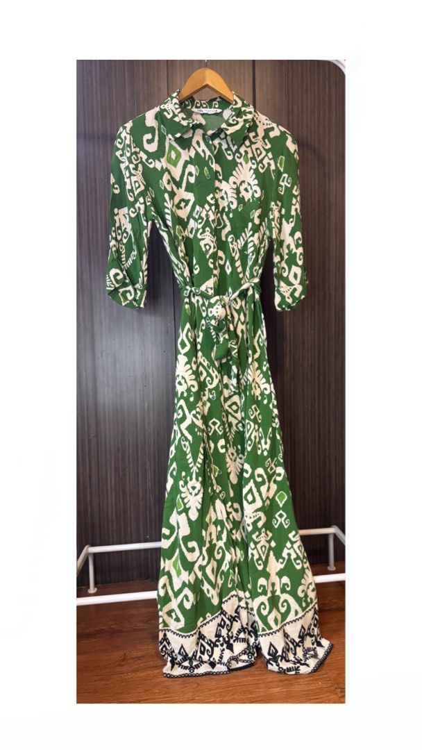 Zara Green Printed Maxi Dress (Category: Dresses) located in Manila. Submitted by keithhh16 (Listing ID 1426214142, Image 1). Description: Zara Dress Used once only Looks almost new / Excellent condition.