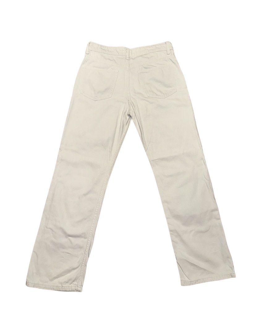 ZARA Mid-rise Straight leg Jeans (Category: Jeans) located in Manila. Submitted by re.life.rack (Listing ID 1426318324, Image 2). Description: - 9.5” front crotch length - 40” outseam length - has minimal scratches on the back (see last pic) Message for more when worn pics 🫶🏻.