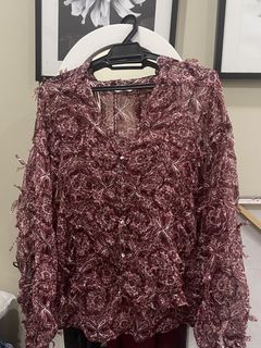 (Category: ) located in . Submitted by thehangerpreloved (Listing ID 1426201597, Image 1). Description: .