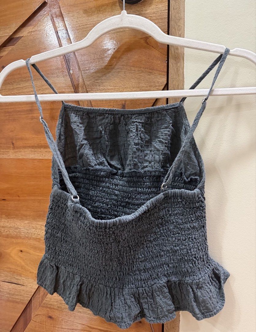Zara Smocked Cami Top XS (Category: Sleeveless) located in Quezon City. Submitted by alwaysdecluttering505 (Listing ID 1426328956, Image 2). Description: decluttering !! not my style pala but super nice.