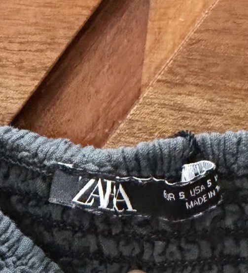Zara Smocked Cami Top XS (Category: Sleeveless) located in Quezon City. Submitted by alwaysdecluttering505 (Listing ID 1426328956, Image 3). Description: decluttering !! not my style pala but super nice.
