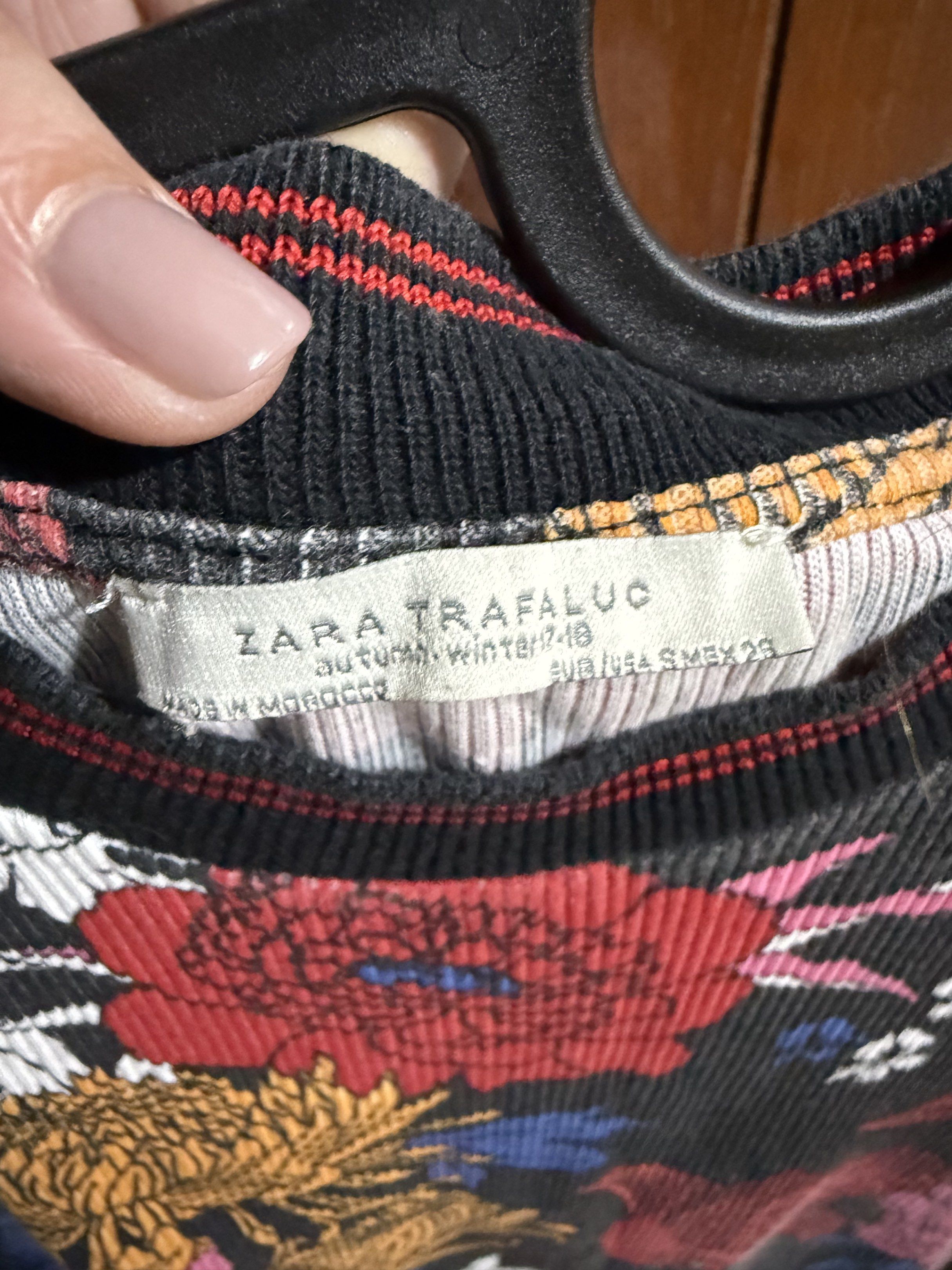 Zara Trafaluc Floral Dress (Category: Dresses) located in Manila. Submitted by greatdeals_ph (Listing ID 1426364180, Image 3). Description: .
