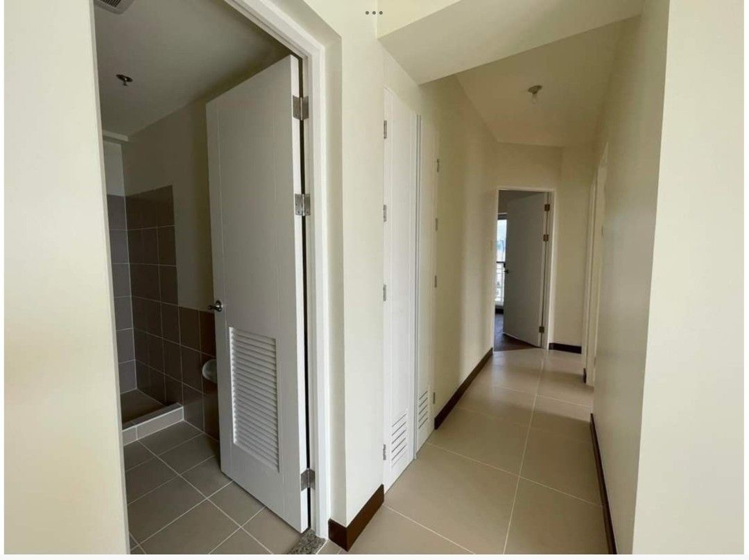 3 Bedrooms Unit Fairlane Residences (Category: Apartments & Condos) located in Pasig City. Submitted by BrokerDorenFerran (Listing ID 1426429465, Image 2). Description: FOR SALE FAIRLANE RESIDENCES 3 Bedroom 2 bathroom 81.50 sqm Unfurnished Living Room Balcony Facing Laguna de Bay Master's Bedroom Facing Ortigas 41st floor with B3 Parking Slot 15M including CGT Doren Ferran Licensed Real Estate Broker PRC REBL# 24236 09175725848.