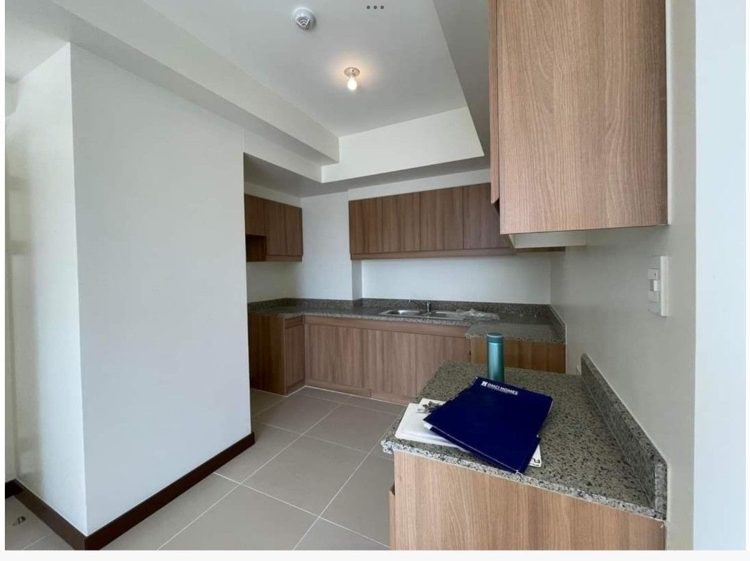 3 Bedrooms Unit Fairlane Residences (Category: Apartments & Condos) located in Pasig City. Submitted by BrokerDorenFerran (Listing ID 1426429465, Image 1). Description: FOR SALE FAIRLANE RESIDENCES 3 Bedroom 2 bathroom 81.50 sqm Unfurnished Living Room Balcony Facing Laguna de Bay Master's Bedroom Facing Ortigas 41st floor with B3 Parking Slot 15M including CGT Doren Ferran Licensed Real Estate Broker PRC REBL# 24236 09175725848.