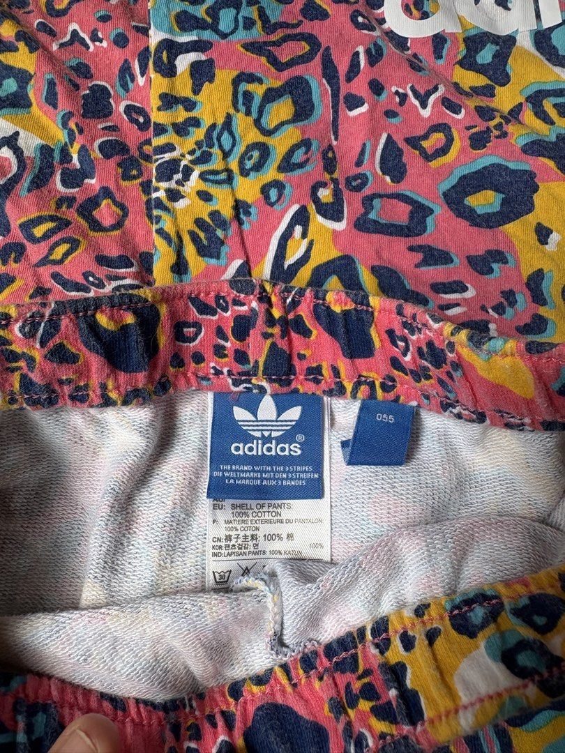 Adidas Kids Outfit Set 4-6Y (Category: Babies & Kids Fashion) located in Cavite. Submitted by -coffeebean- (Listing ID 1426403114, Image 2). Description: Adidas set.
