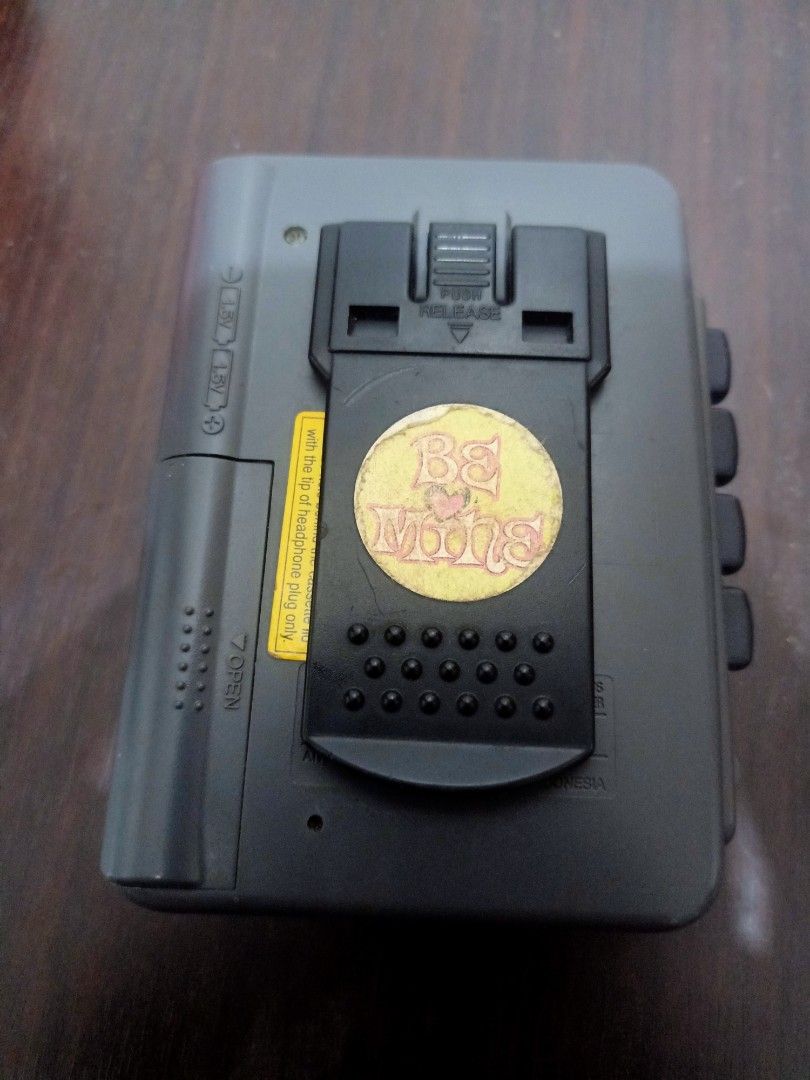 Aiwa Auto Reverse Cassette Player TX476 (Category: Portable Music Players) located in Las Pinas. Submitted by the_recycle_shop (Listing ID 1426553135, Image 3). Description: Working condition Radio working Cassette not working Mechanism working May need to replace belt Selling as is .