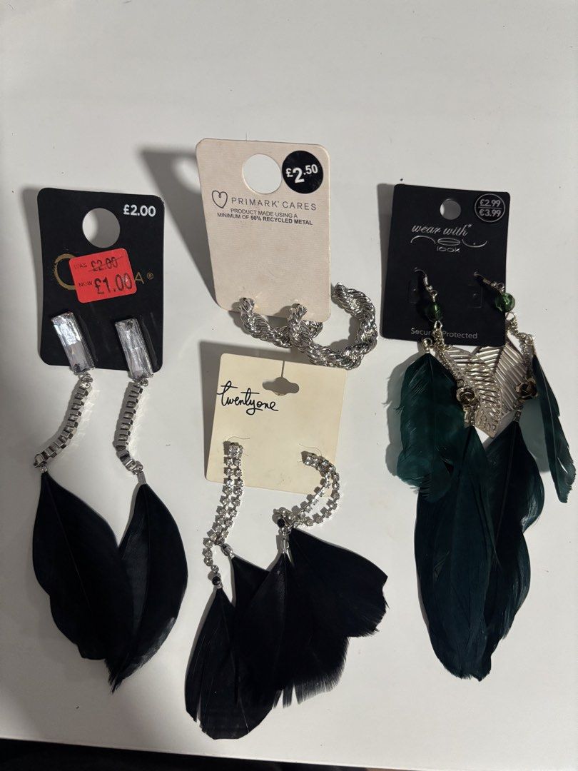 Assorted Earrings Bundle (Category: Earrings) located in Singapore. Submitted by krminymph (Listing ID 1426552500, Image 1). Description: ❥ unused earrings ❥ selling all 4 for $6.