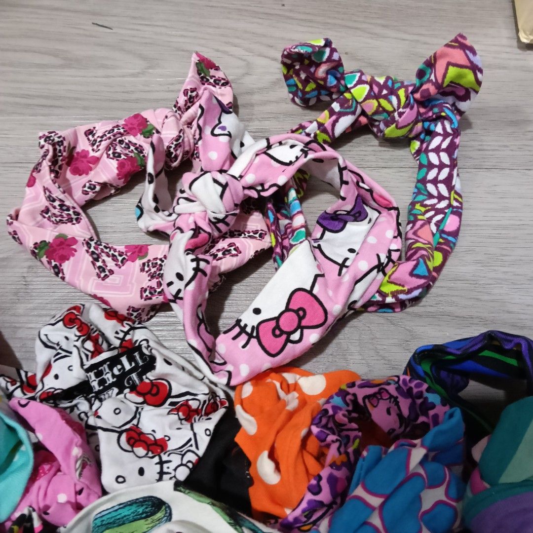 Assorted Patterned Headbands - Bundle (Category: Hair Accessories) located in Singapore. Submitted by nasir_afiq (Listing ID 1426450701, Image 1). Description: Bundle of assorted patterned headbands. Includes various designs, such as floral, Kitty, and abstract patterns. Comes with a red drawstring bag for storage. Great for everyday wear or as a gift. For small baby girls. .