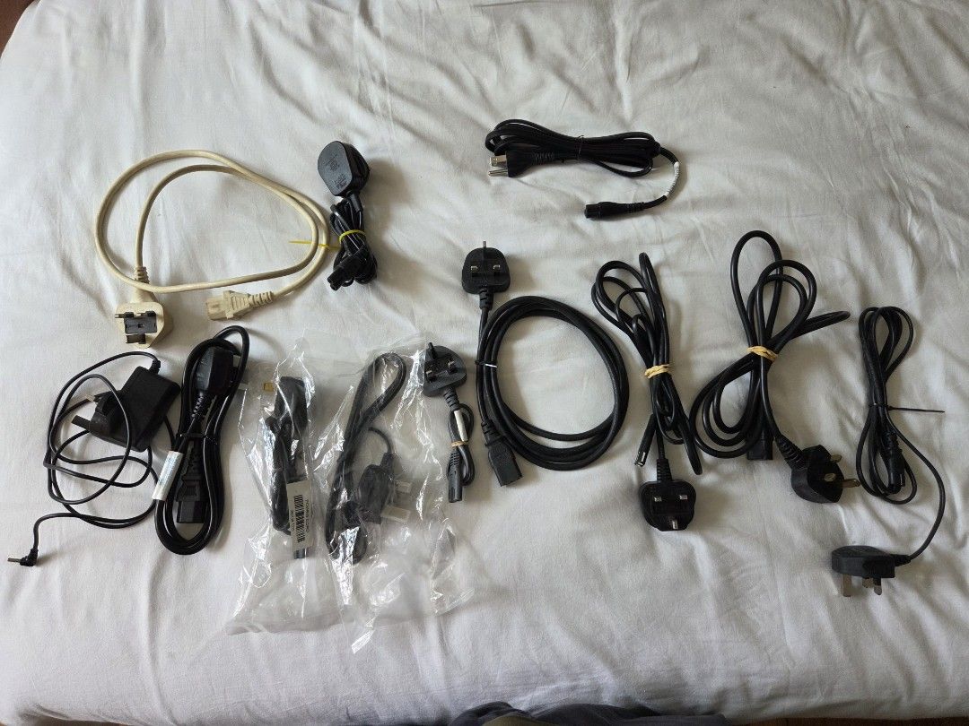 Assorted Power Cables and Adapters405992792298639360