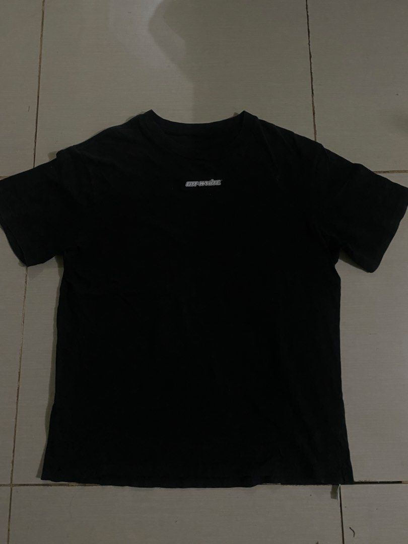 Authentic Off-White Arrow Graphic T-shirt (Category: Tshirts & Polo Shirts ) located in Tubigon. Submitted by theogarments (Listing ID 1426586682, Image 2). Description: Off white -excellent -need wash -22 width -29 lenght 9/10 Colorrate cut maintag but declare as authentic DM.