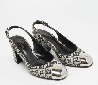(Category: ) located in . Submitted by jtia_designer_luxury_fashion (Listing ID 1426471083, Image 1). Description: .