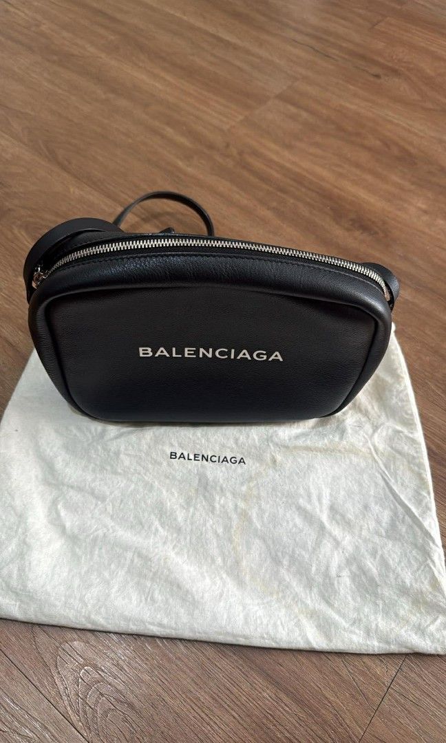 Balenciaga everday bag (Category: Luxury Bags & Wallets) located in Manila. Submitted by night.stalker_12 (Listing ID 1426538488, Image 1). Description: Inclusion: with dust bag and paper location pasig Pwde meet up pwde delivery.