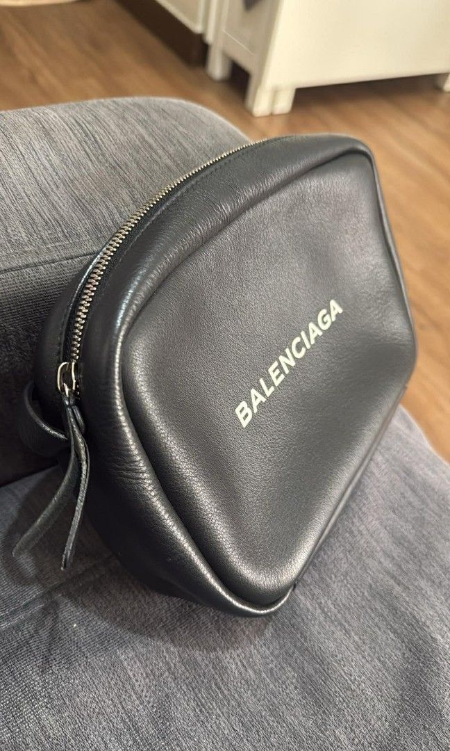 Balenciaga everday bag (Category: Luxury Bags & Wallets) located in Manila. Submitted by night.stalker_12 (Listing ID 1426538488, Image 2). Description: Inclusion: with dust bag and paper location pasig Pwde meet up pwde delivery.