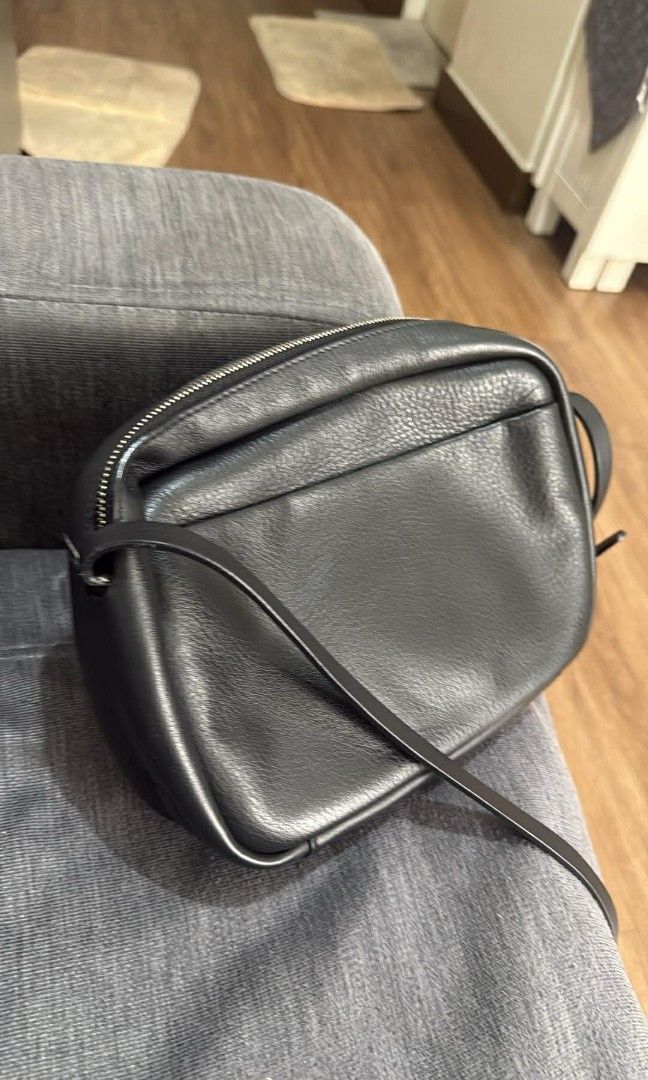 Balenciaga everday bag (Category: Luxury Bags & Wallets) located in Manila. Submitted by night.stalker_12 (Listing ID 1426538488, Image 3). Description: Inclusion: with dust bag and paper location pasig Pwde meet up pwde delivery.