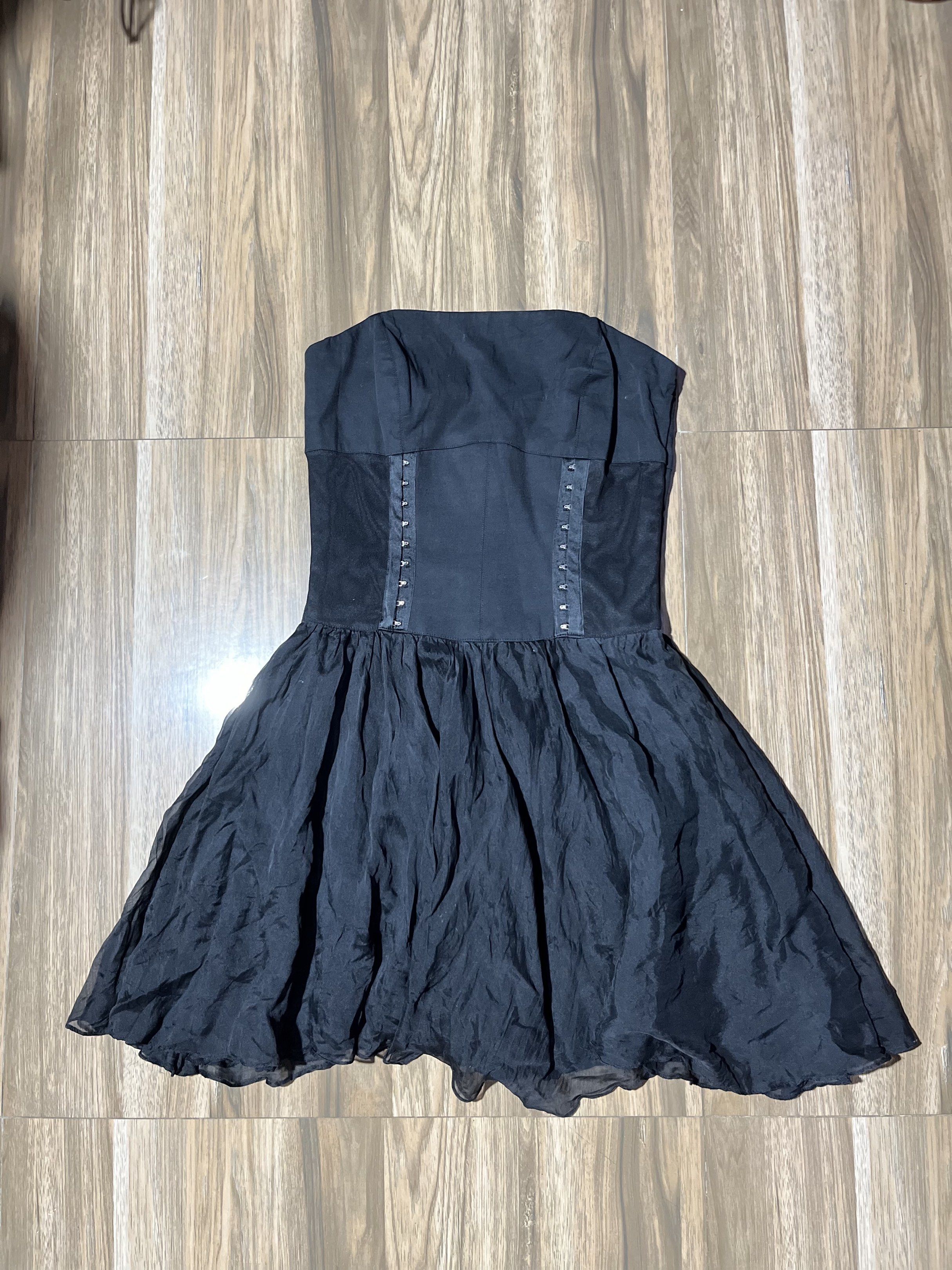 Bebe Strapless Dress (Category: Dresses) located in Manila. Submitted by thrifted_fury (Listing ID 1426566801, Image 1). Description: .