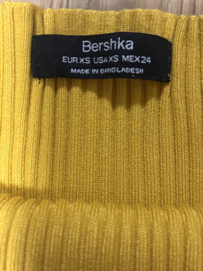 Bershka Off-Shoulder Ribbed Top (Category: Blouses) located in Quezon City. Submitted by declutterbynini (Listing ID 1426398171, Image 2). Description: .