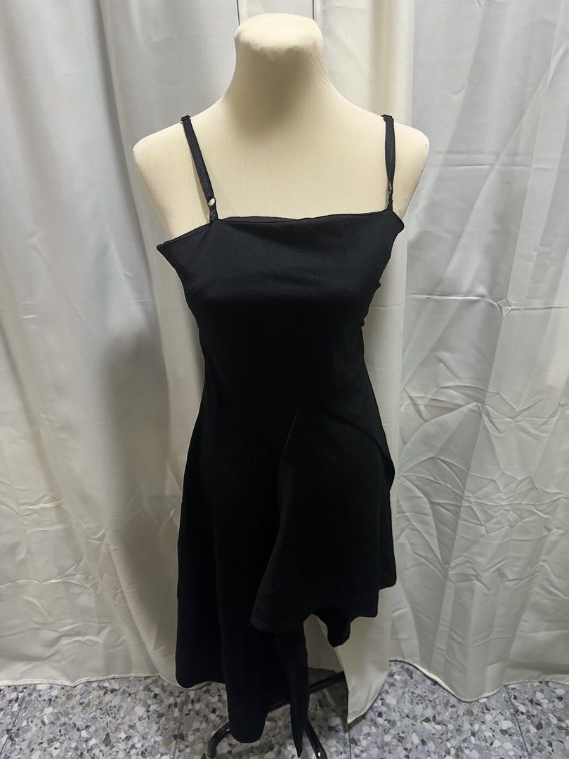 Black Asymmetrical Dress (Category: Dresses) located in Manila. Submitted by randomdeclutter (Listing ID 1426560583, Image 1). Description: .