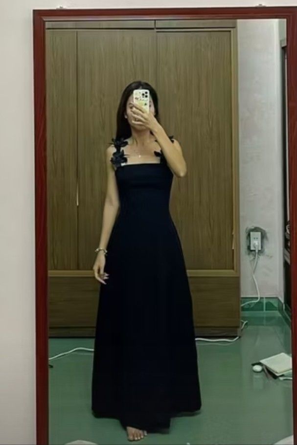 Black Floral Strap Maxi Dress (Category: Dresses) located in Manila. Submitted by may.lc (Listing ID 1426493148, Image 2). Description: Elegant black maxi dress featuring unique floral strap details. The dress has a square neckline and a flowing silhouette. Perfect for special occasions or evening wear. It has a flattering fit and a sophisticated design. still with tag..
